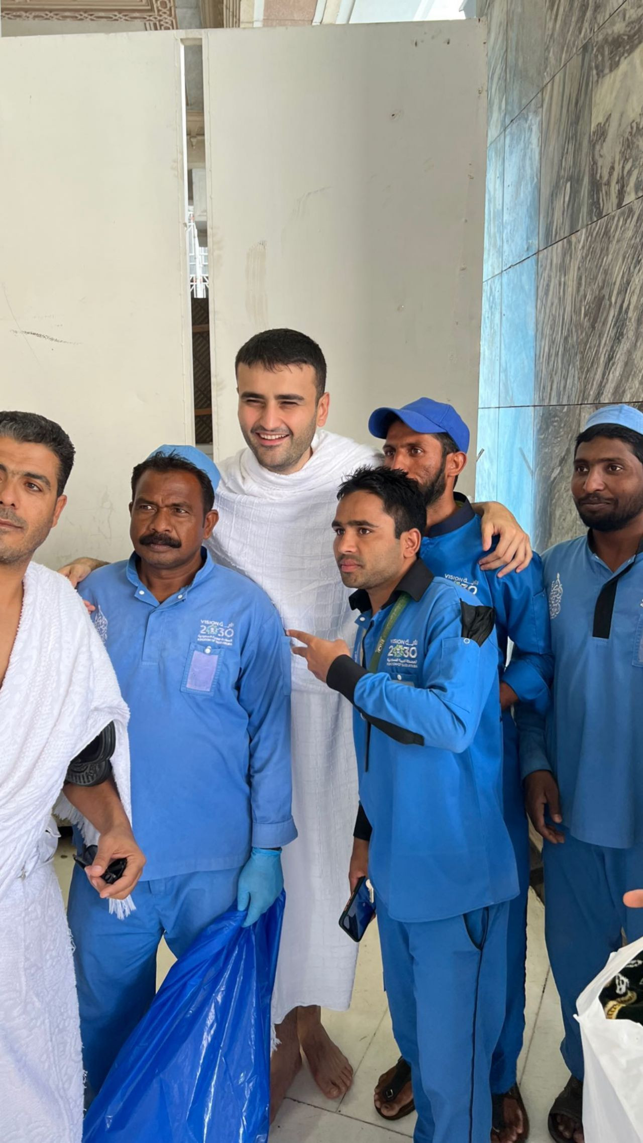 CZN Burak, Umre'ye gitti... Görenler fotoğraf çektirme yarışına girdi - Sayfa 5