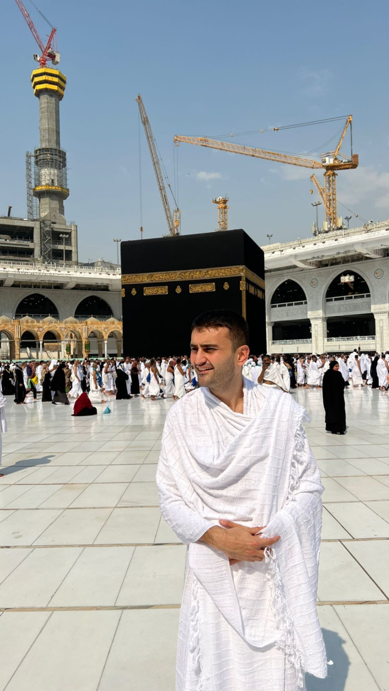 CZN Burak, Umre'ye gitti... Görenler fotoğraf çektirme yarışına girdi - Sayfa 7