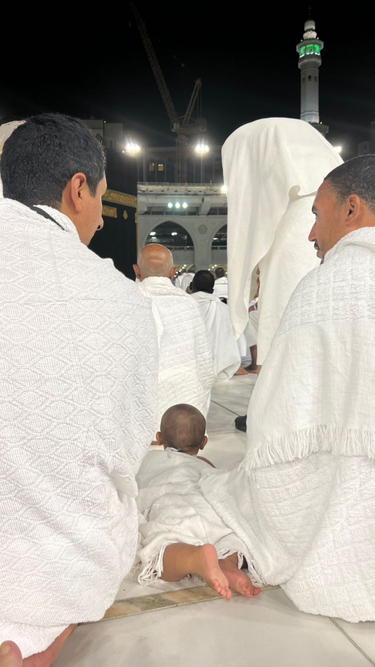 CZN Burak, Umre'ye gitti... Görenler fotoğraf çektirme yarışına girdi - Sayfa 9