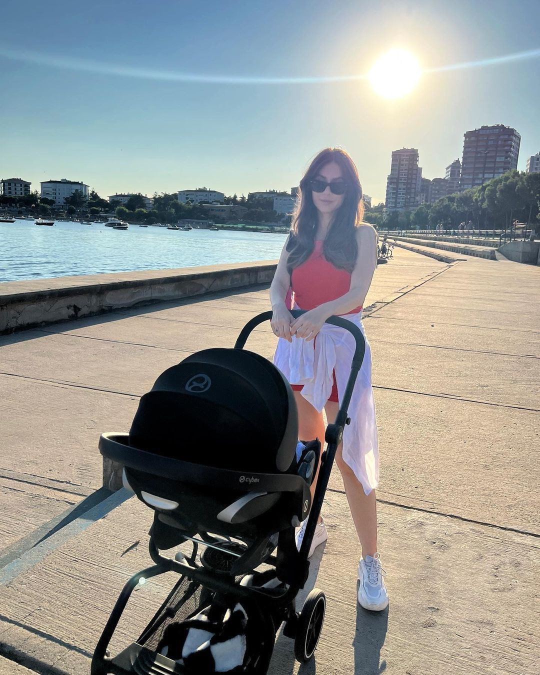 Son görüntüsü hayran bıraktı... Doğum kilolarından kısa sürede kurtulan Fulya Zenginer incecik oldu - Sayfa 9