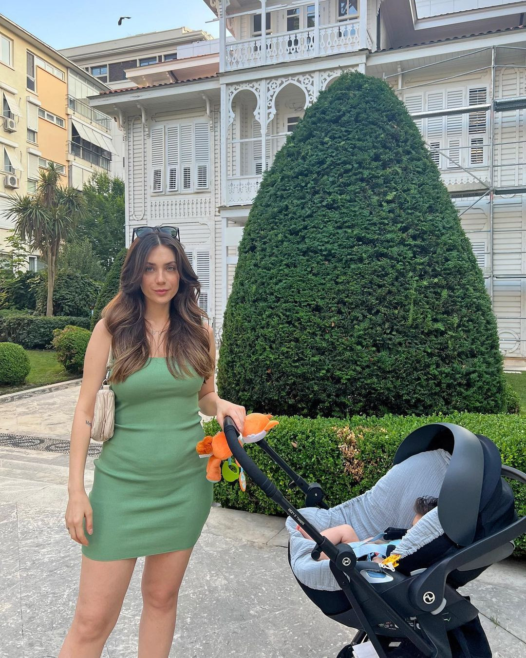 Son görüntüsü hayran bıraktı... Doğum kilolarından kısa sürede kurtulan Fulya Zenginer incecik oldu - Sayfa 12