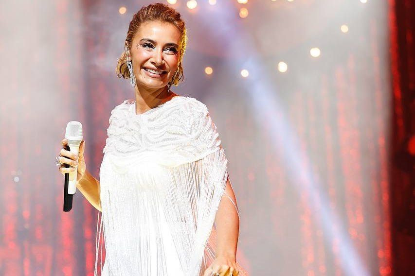 Harbiye'de sahneye çıkan şarkıcı Sıla'nın son hali görenleri şoke etti! İğne ipliğe döndü - Sayfa 5