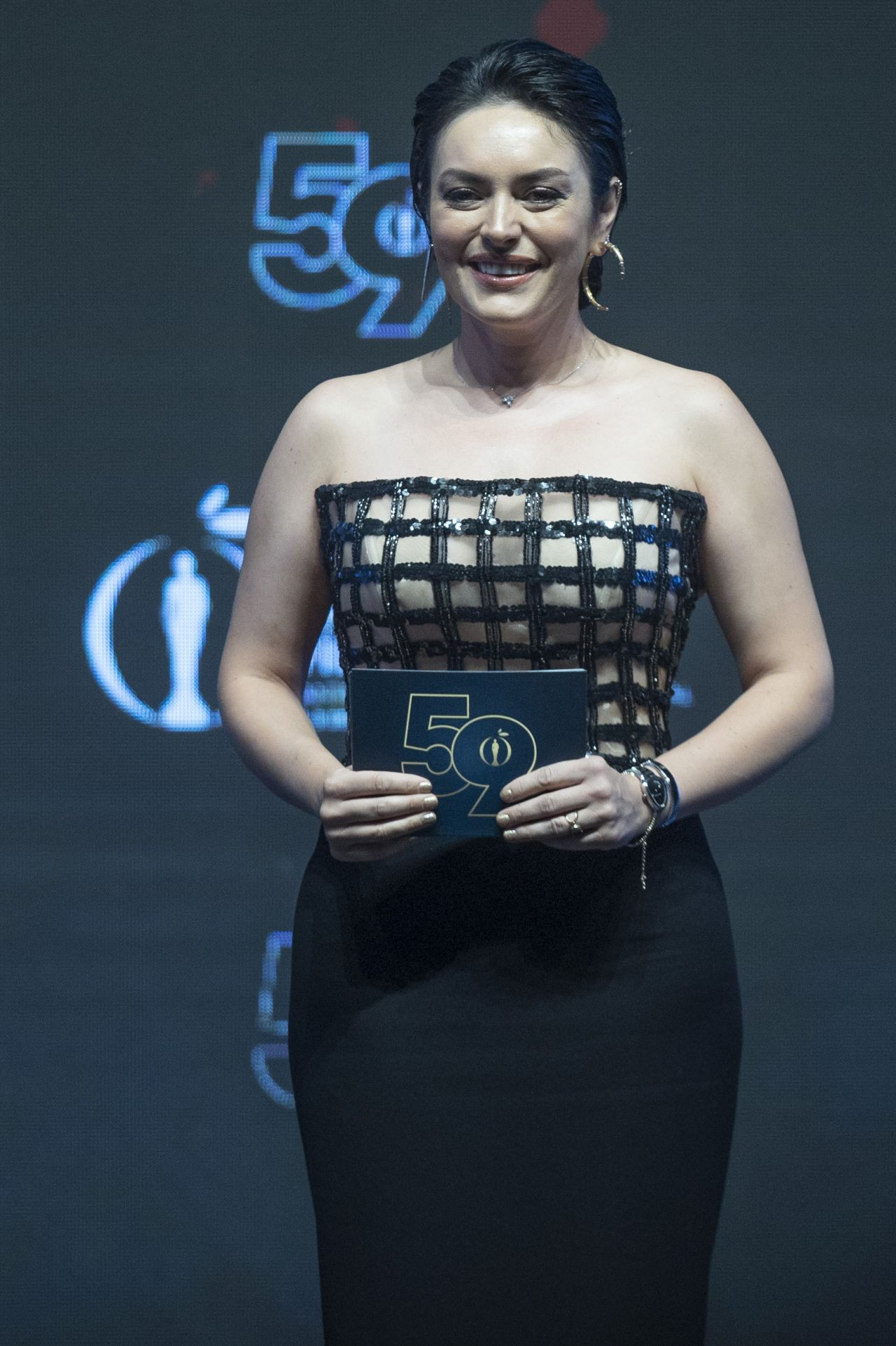 Tansu Dayan, Ezgi Mola'nın kıyafetini ti'ye aldı! Ünlü oyuncudan yorum gecikmedi - Sayfa 7