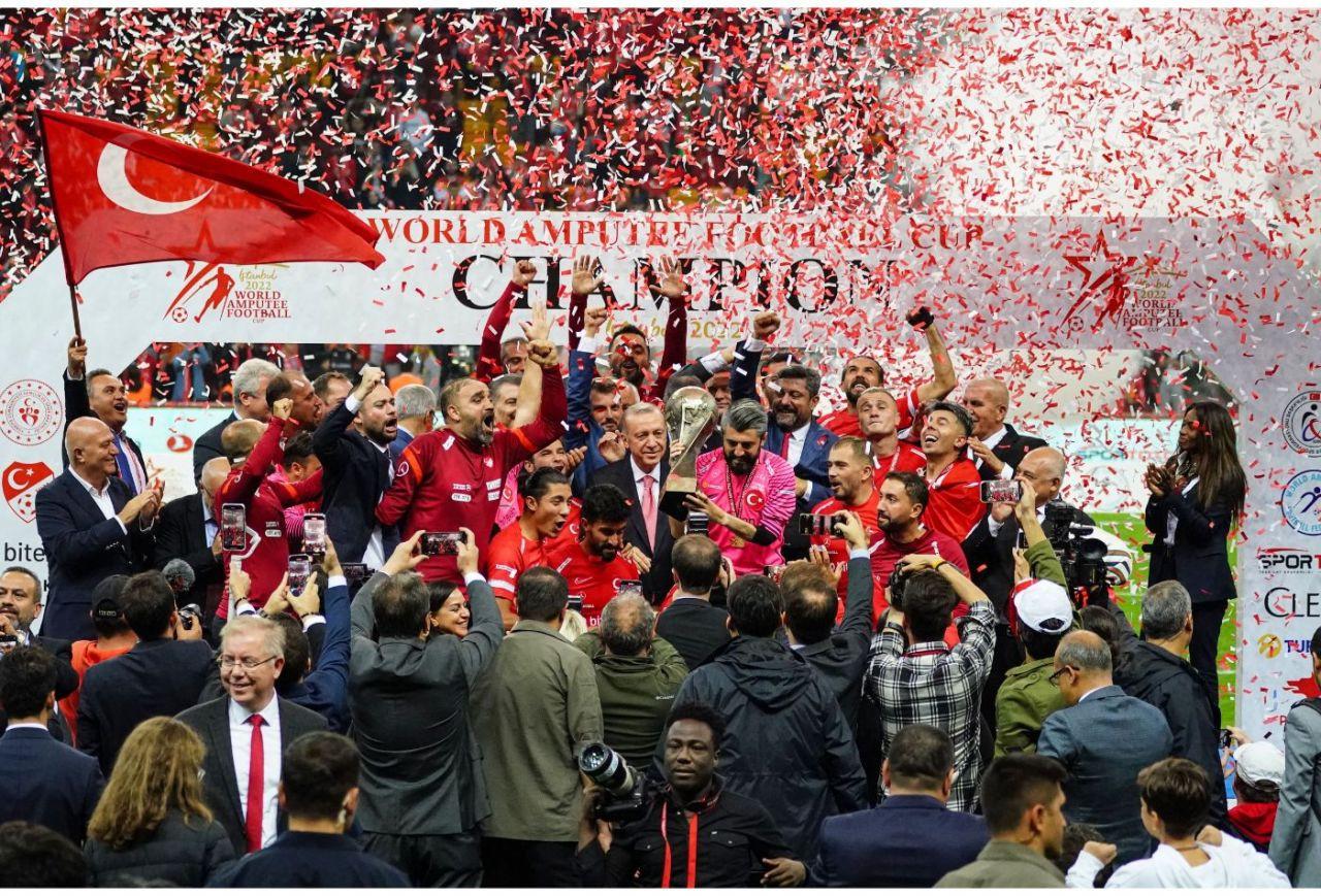 Tarihi an tarihi başarı! Kupa Ampute Futbol Milli Takımı’nın ellerinde yükseldi... - Sayfa 12