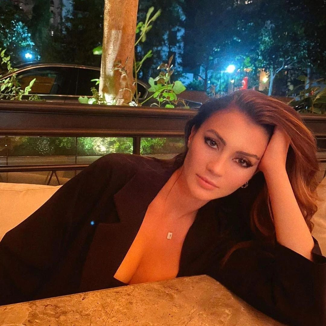 Burcu Özberk Estetiksiz De Şaşırttı! Oyuncu Burcu Özberk'in Eski Halin Görenler Yorum Yağdırdı - Sayfa 5