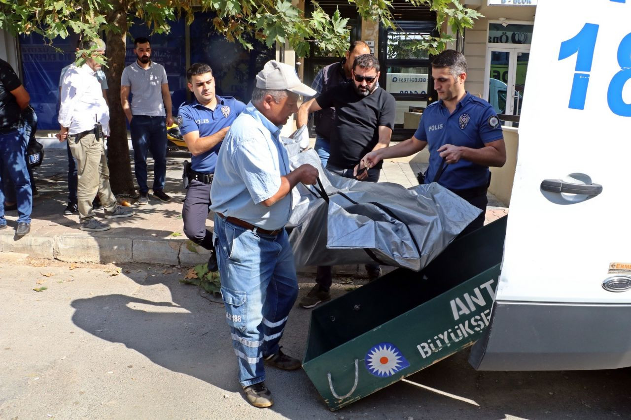 Öğretmeninin evinde sır ölüm! Üst kısmı çıplak, kıyafetleri ıslak bulundu... - Sayfa 8