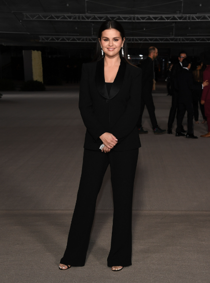 Selena Gomez'in devasa yüzüğünün değeri dudak uçuklattı - Sayfa 6