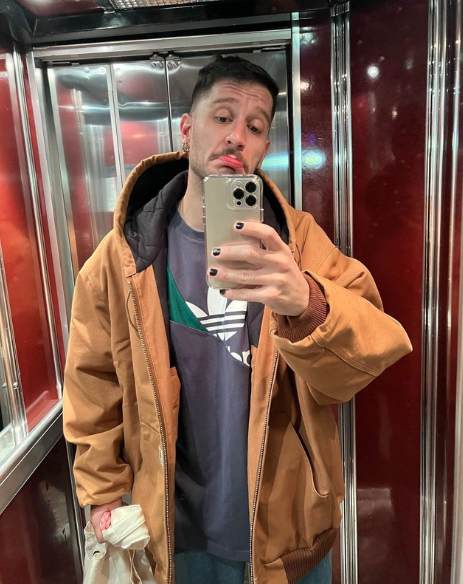 Kenan Doğulu da erkeklerde ojeli tırnak akımına uydu - Sayfa 6