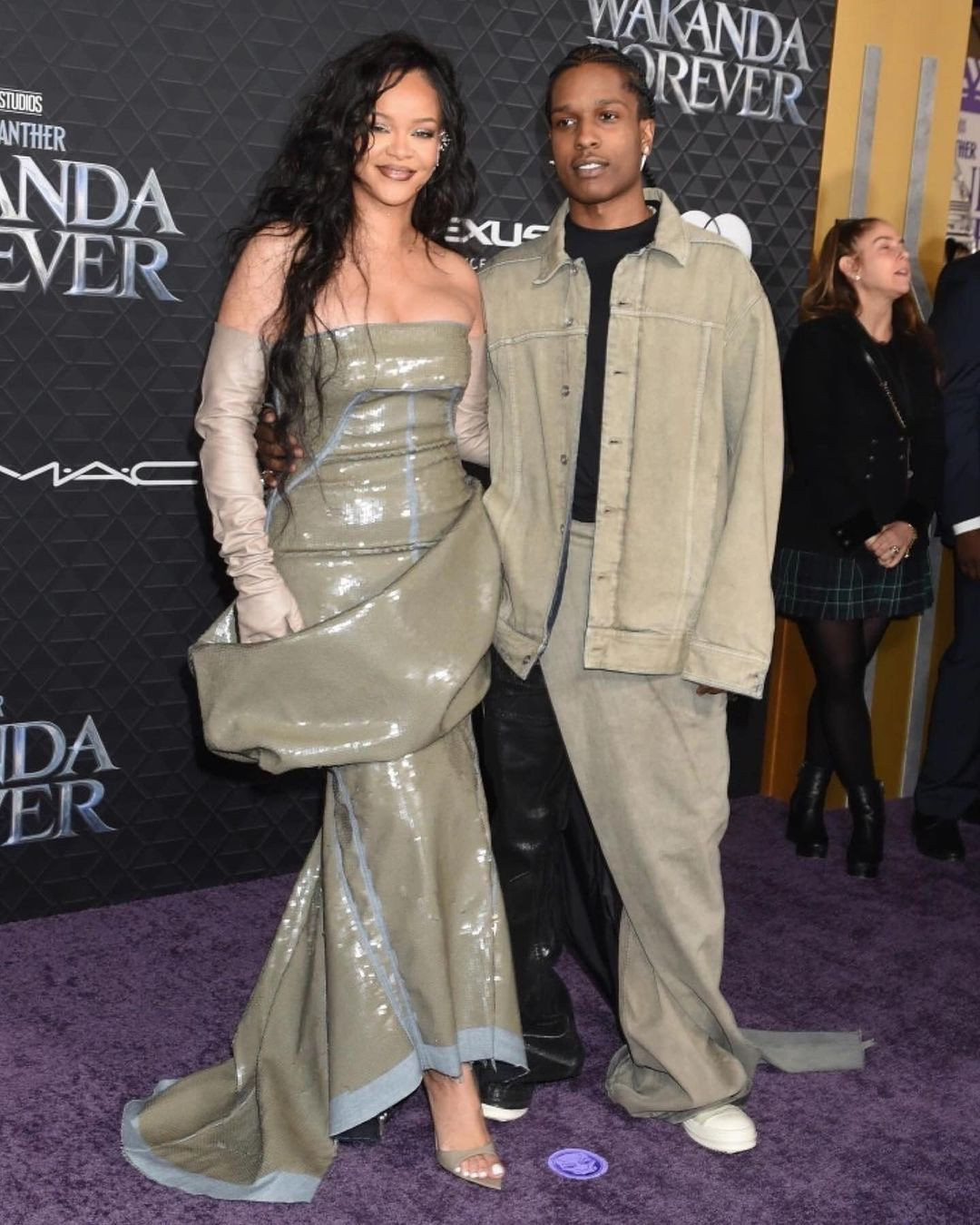 Rihanna doğumdan sonra ilk kez kırmızı halıda - Sayfa 6