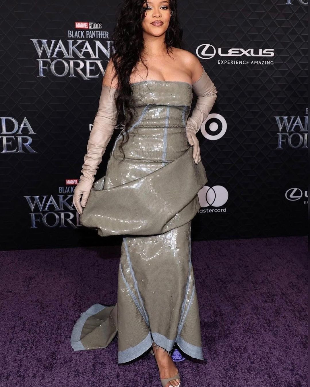 Rihanna doğumdan sonra ilk kez kırmızı halıda - Sayfa 8