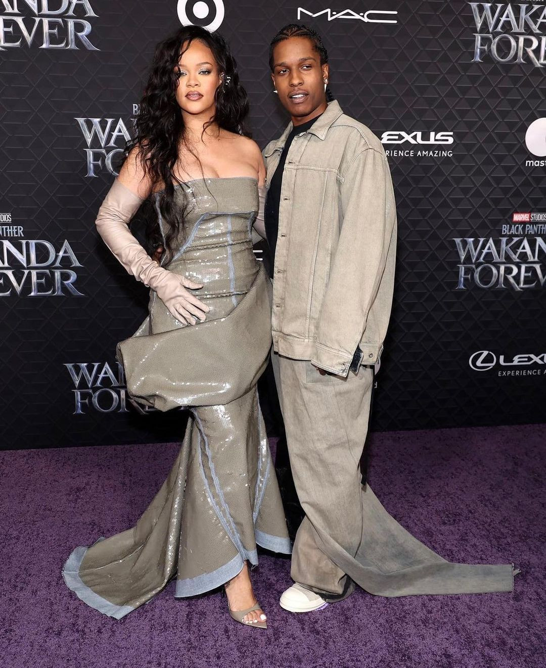 Rihanna doğumdan sonra ilk kez kırmızı halıda - Sayfa 11