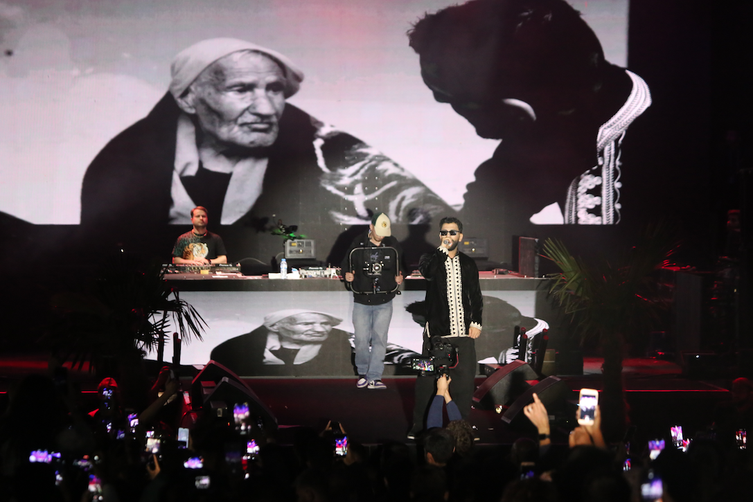 120 bin kişi Mustafa Sandal'ı canlı dinledi! ''Hayal etsem, böyle bir etkinlik olacağı aklıma gelmezdi'' - Sayfa 18