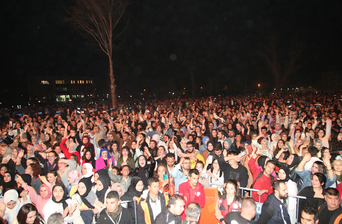 120 bin kişi Mustafa Sandal'ı canlı dinledi! ''Hayal etsem, böyle bir etkinlik olacağı aklıma gelmezdi'' - Sayfa 20