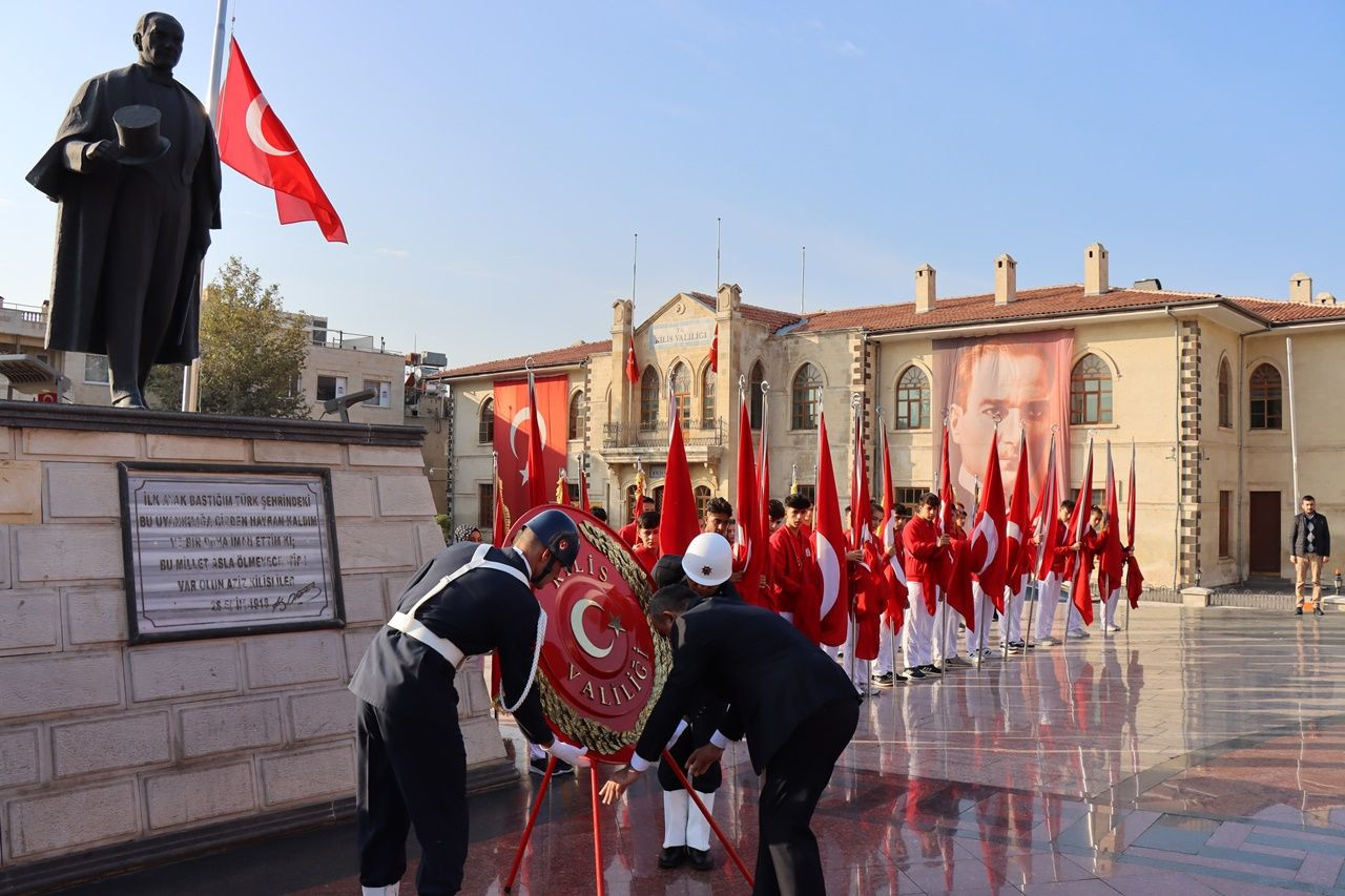 Atatürk'ün ebediyete intikalinin 84. yılında tüm yurtta saygı duruşu yapıldı - Sayfa 8