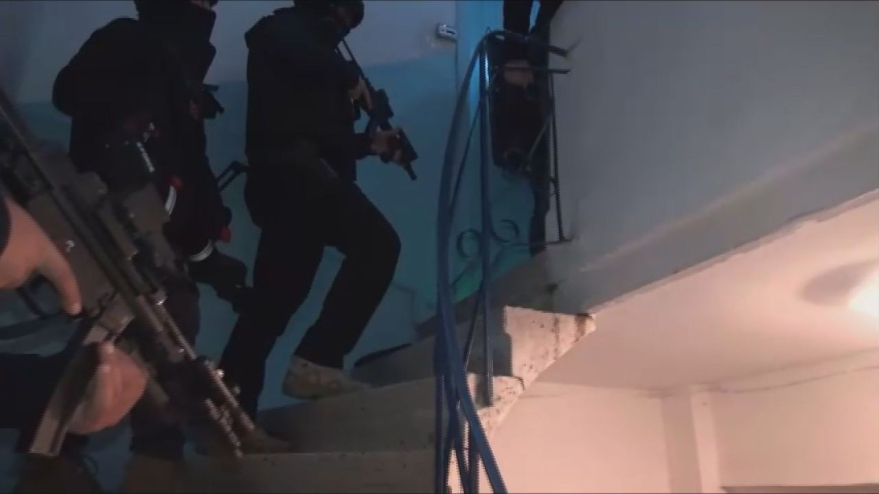 İstiklal Caddesi'ne bombayı bırakan alçak teröristin yakalanma görüntüleri ortaya çıktı! - Sayfa 9