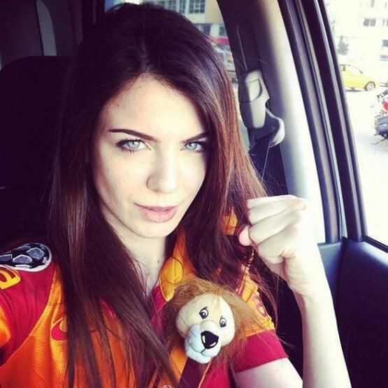 Oyuncu, şarkıcı, manken... Bakın hangi takımı tutuyorlar... - Sayfa 20