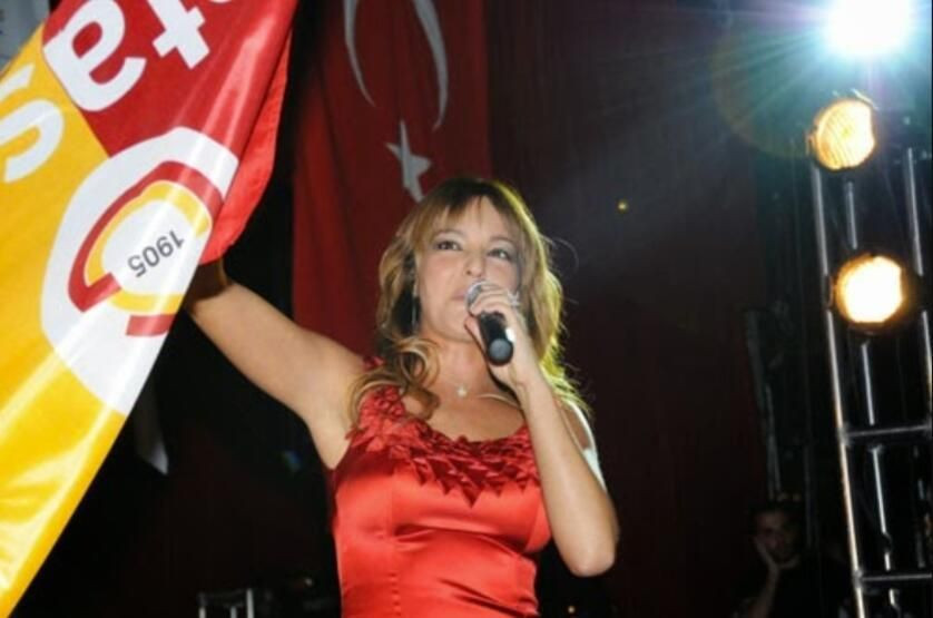 Oyuncu, şarkıcı, manken... Bakın hangi takımı tutuyorlar... - Sayfa 22