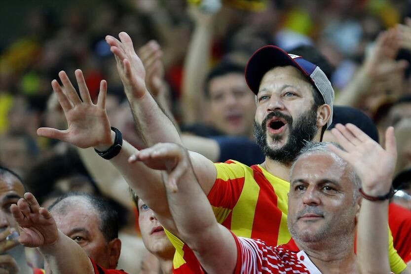 Oyuncu, şarkıcı, manken... Bakın hangi takımı tutuyorlar... - Sayfa 29