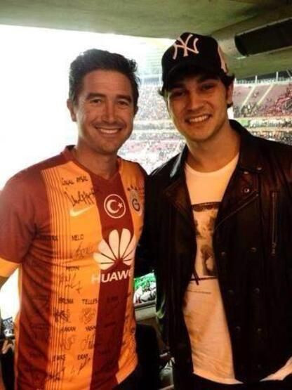 Oyuncu, şarkıcı, manken... Bakın hangi takımı tutuyorlar... - Sayfa 32