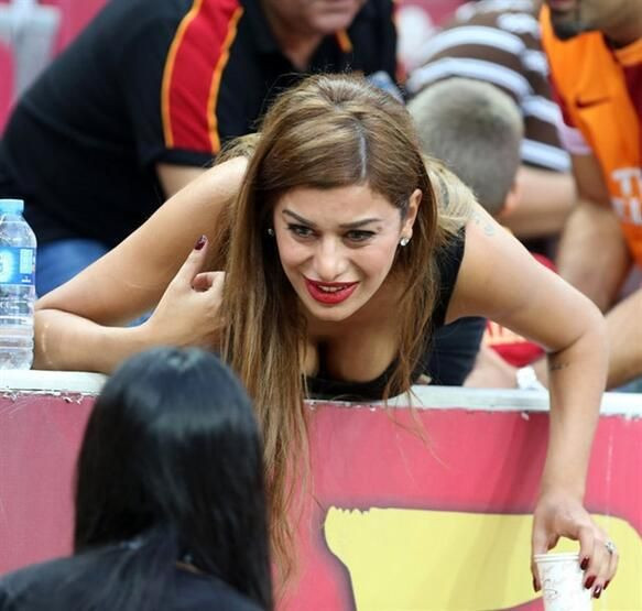 Oyuncu, şarkıcı, manken... Bakın hangi takımı tutuyorlar... - Sayfa 34