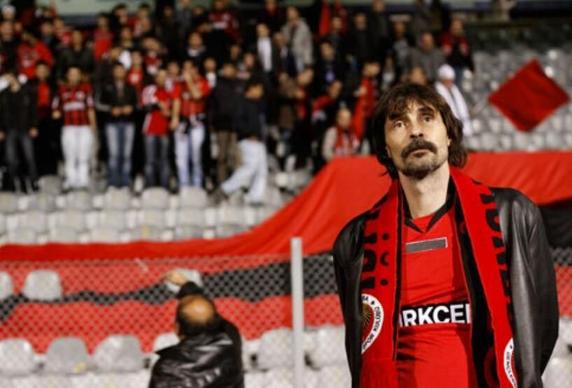 Oyuncu, şarkıcı, manken... Bakın hangi takımı tutuyorlar... - Sayfa 38