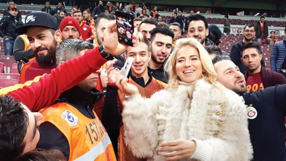 Oyuncu, şarkıcı, manken... Bakın hangi takımı tutuyorlar... - Sayfa 50