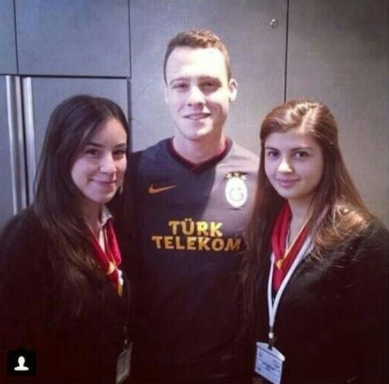 Oyuncu, şarkıcı, manken... Bakın hangi takımı tutuyorlar... - Sayfa 53