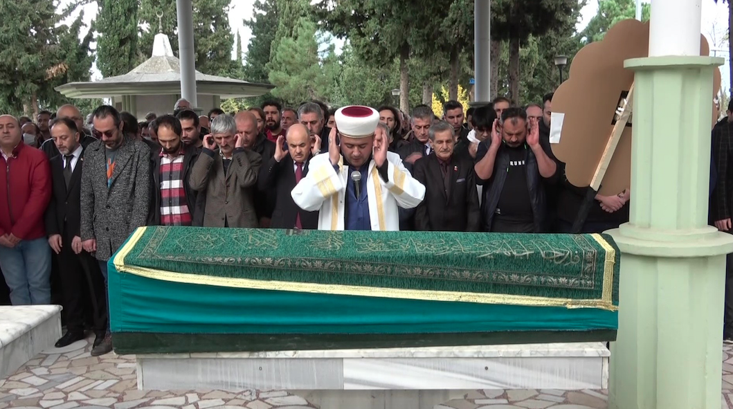 Amasya'daki kazada hayatını kaybeden tiyatro organizatörü Özgür Karataş gözyaşları içinde toprağa verildi - Sayfa 11
