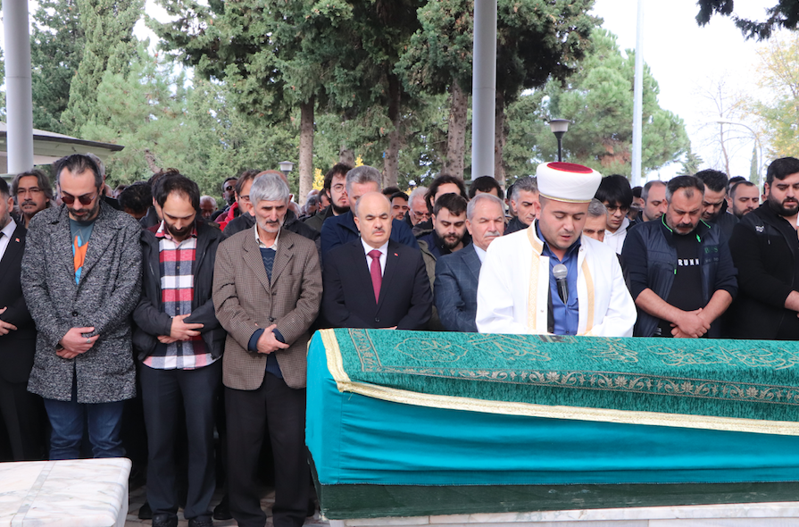 Amasya'daki kazada hayatını kaybeden tiyatro organizatörü Özgür Karataş gözyaşları içinde toprağa verildi - Sayfa 10