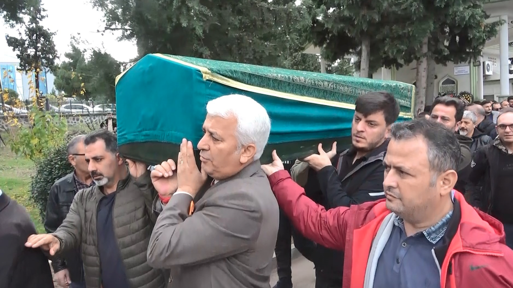 Amasya'daki kazada hayatını kaybeden tiyatro organizatörü Özgür Karataş gözyaşları içinde toprağa verildi - Sayfa 8