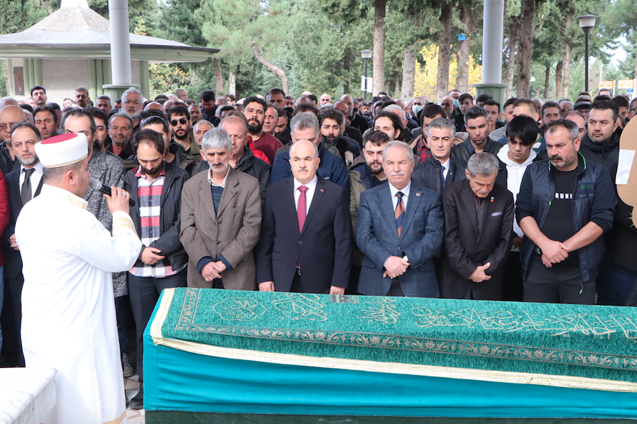 Amasya'daki kazada hayatını kaybeden tiyatro organizatörü Özgür Karataş gözyaşları içinde toprağa verildi - Sayfa 7