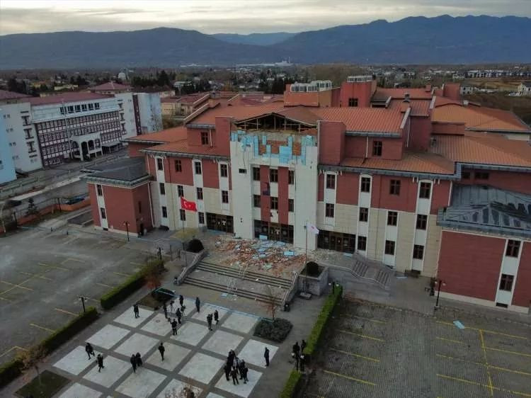 Binalar yıkıldı, evler hasar gördü! Düzce depreminin şiddeti gün ağarınca ortaya çıktı! - Sayfa 6