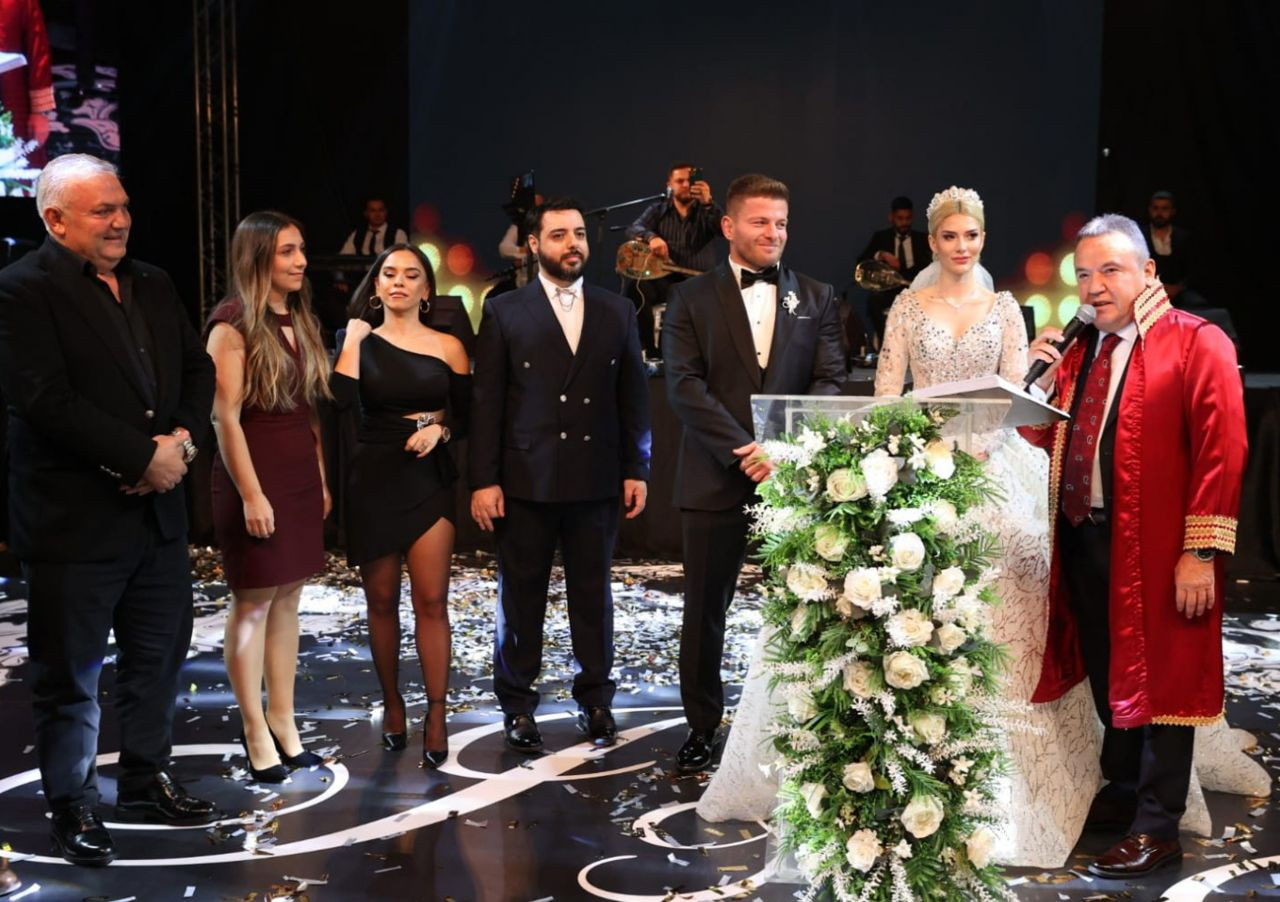 İsmail Balaban ile İlayda Şeker evlendi! İkinci düğünü Antalya'da yaptılar - Sayfa 14