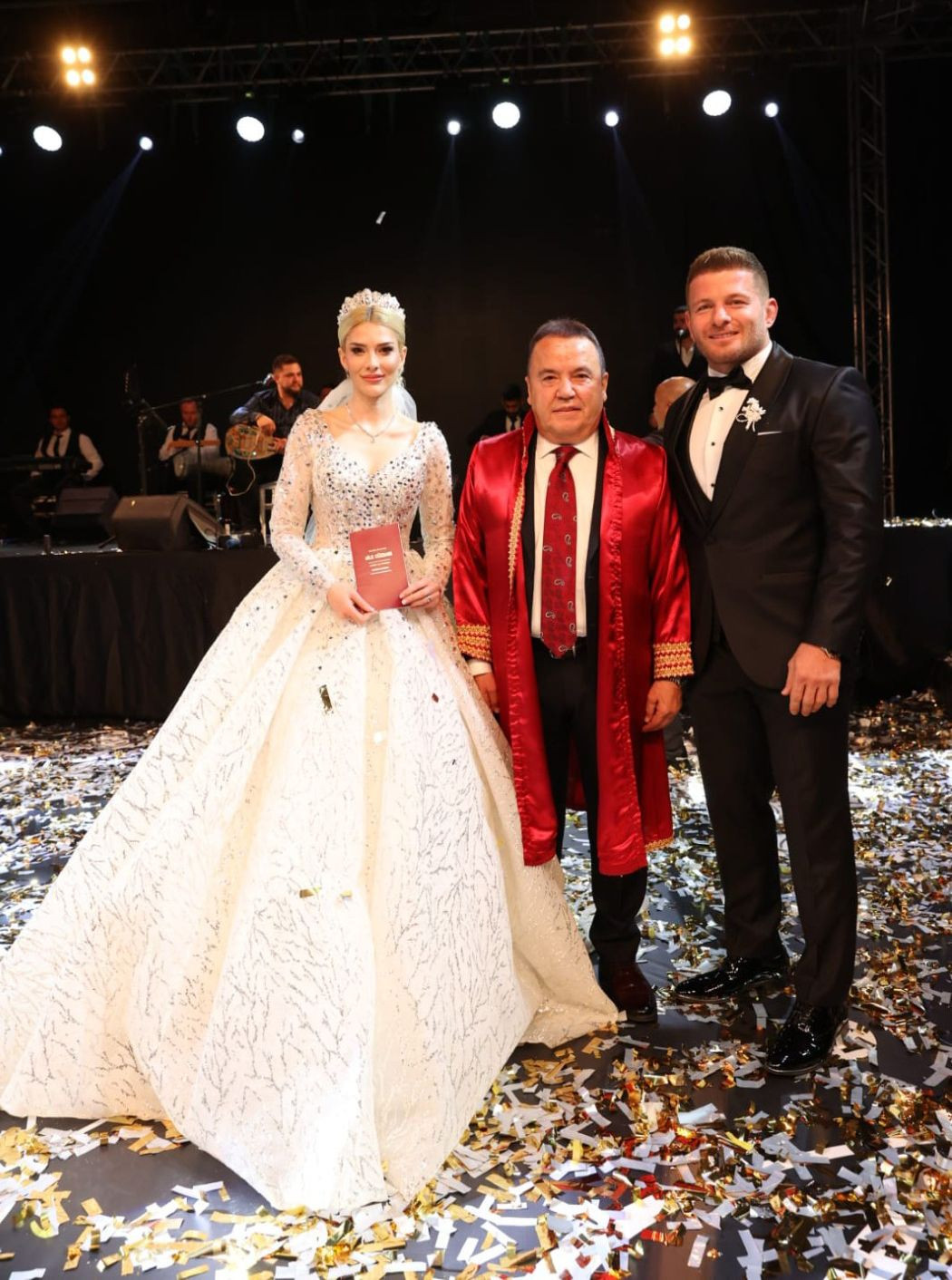 İsmail Balaban ile İlayda Şeker evlendi! İkinci düğünü Antalya'da yaptılar - Sayfa 6