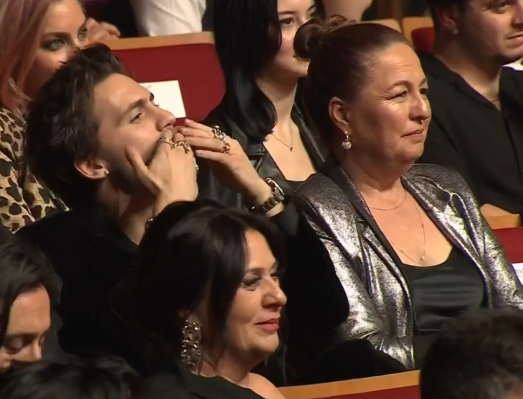 Şevval Sam'ın ödül alan oğlu Taro Emir Tekin'e bakışı... - Sayfa 6