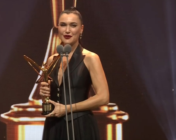 Şevval Sam'ın ödül alan oğlu Taro Emir Tekin'e bakışı... - Sayfa 5