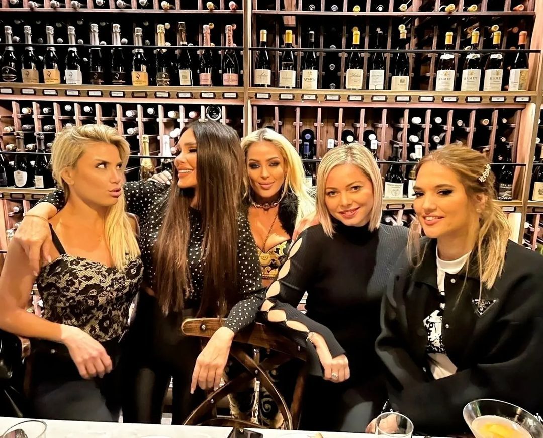 Demet Akalın ile Seren Serengil kız kıza tatile çıktı - Sayfa 10