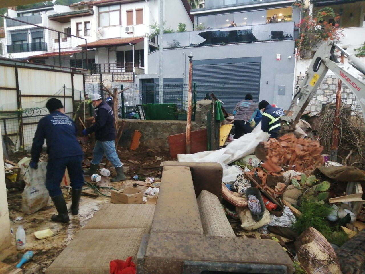 Evinden çok sayıda kedi ve köpek ölüsü çıkan kadın akıl hastanesine sevk edildi - Sayfa 5