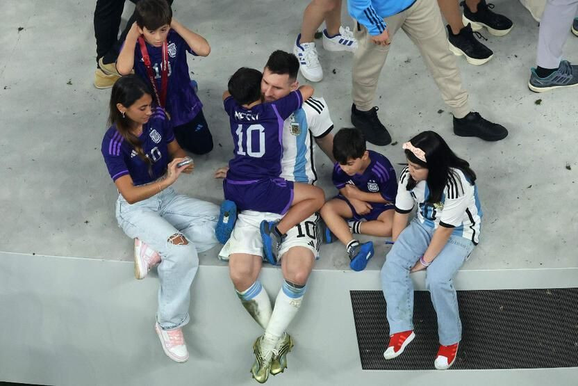 Katar'da ilginç seremoni! İşte Lionel Messi Dünya Kupası'nı böyle aldı... - Sayfa 6