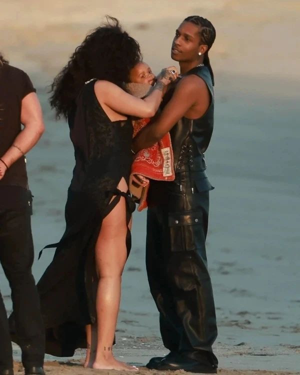 Rihanna'nın sır gibi sakladığı oğlu sonunda görüntülendi - Sayfa 8