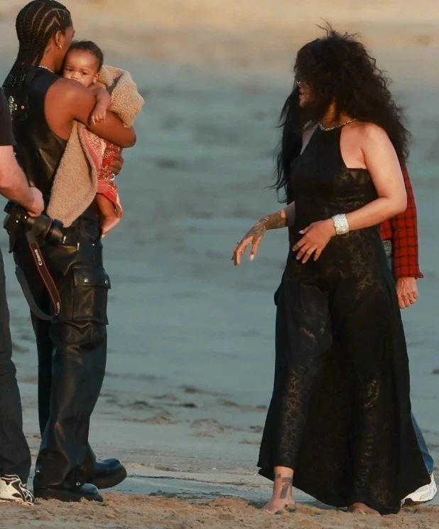 Rihanna'nın sır gibi sakladığı oğlu sonunda görüntülendi - Sayfa 6