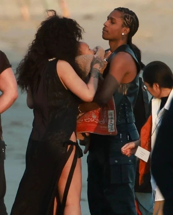 Rihanna'nın sır gibi sakladığı oğlu sonunda görüntülendi - Sayfa 7