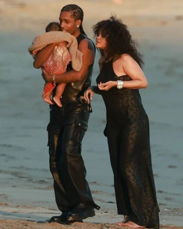 Rihanna'nın sır gibi sakladığı oğlu sonunda görüntülendi - Sayfa 10