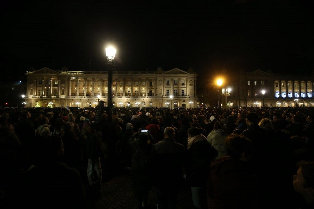 Paris yanıyor! Fransızlar milli takımlarını 50 bin kişiyle karşıladı - Sayfa 15