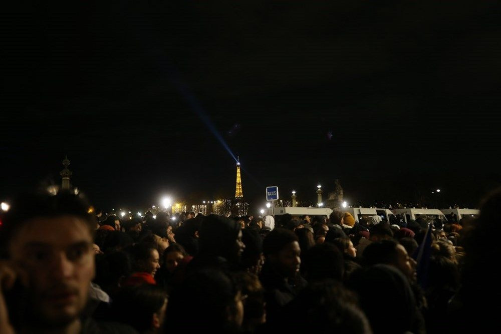 Paris yanıyor! Fransızlar milli takımlarını 50 bin kişiyle karşıladı - Sayfa 17