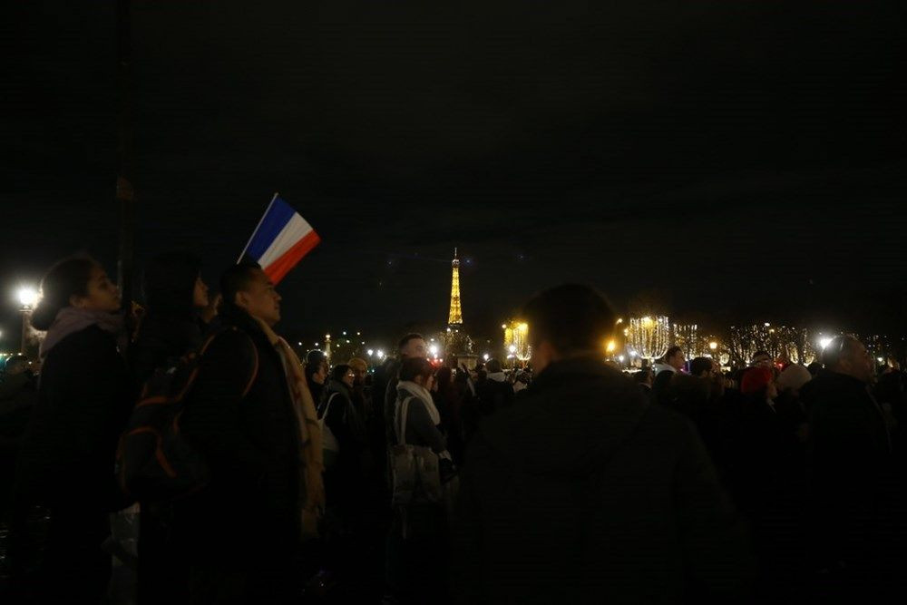 Paris yanıyor! Fransızlar milli takımlarını 50 bin kişiyle karşıladı - Sayfa 18