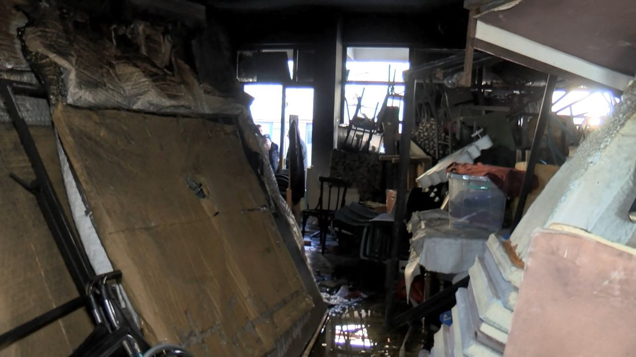 Usta oyuncu Ali Poyrazoğlu'nu yıkan haber! Sarıyer'deki tiyatrosunun deposu küle döndü... - Sayfa 6