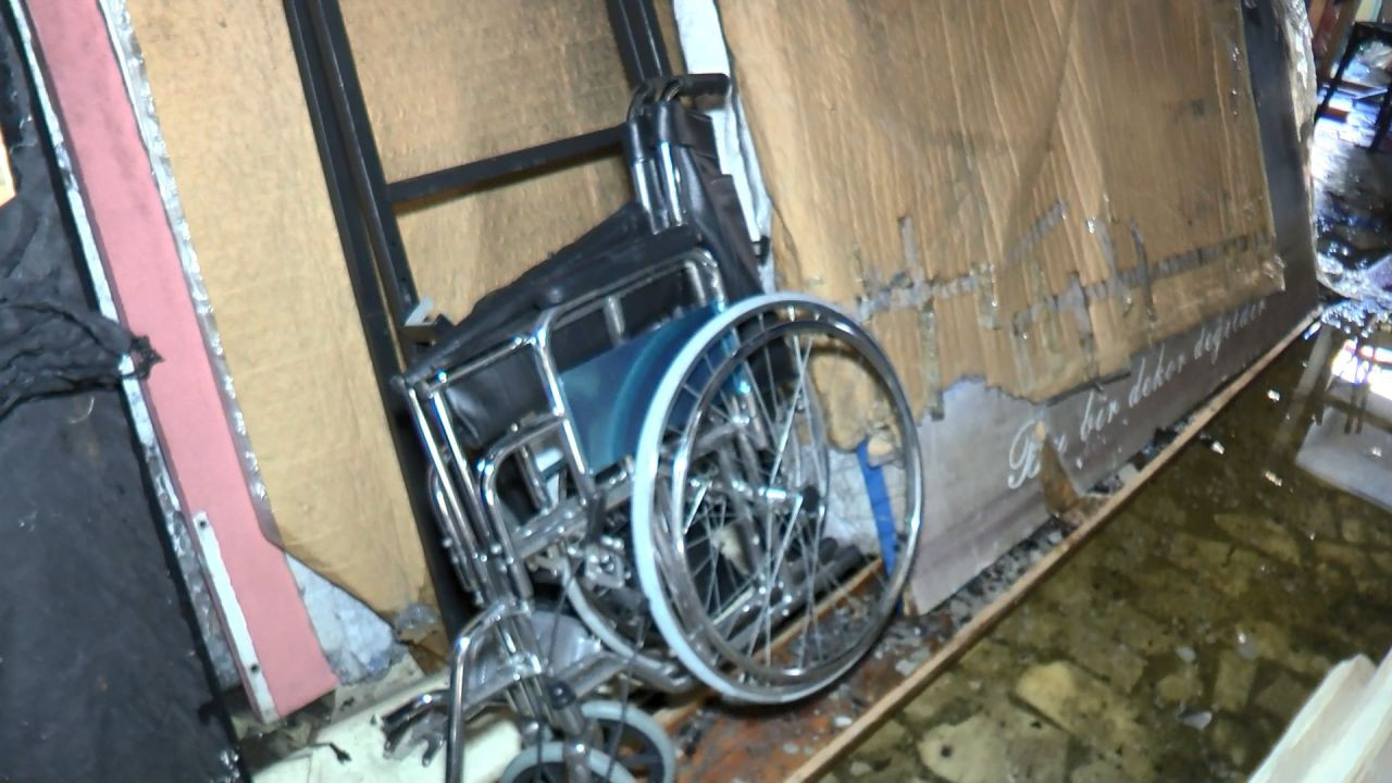 Usta oyuncu Ali Poyrazoğlu'nu yıkan haber! Sarıyer'deki tiyatrosunun deposu küle döndü... - Sayfa 5