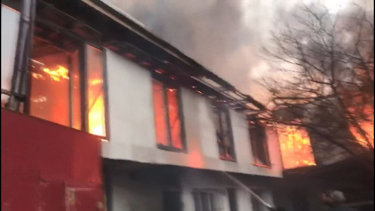 Usta oyuncu Ali Poyrazoğlu'nu yıkan haber! Sarıyer'deki tiyatrosunun deposu küle döndü... - Sayfa 9