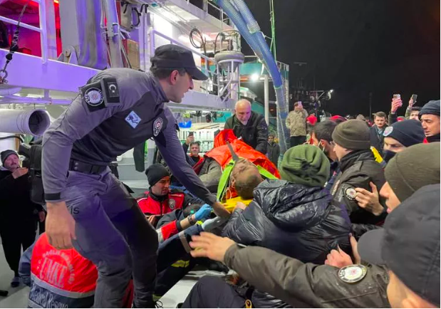 Sinop açıklarında kuru yük gemisinde çıkan yangında yeni gelişme: Valilik acı haberi duyurdu - Sayfa 7